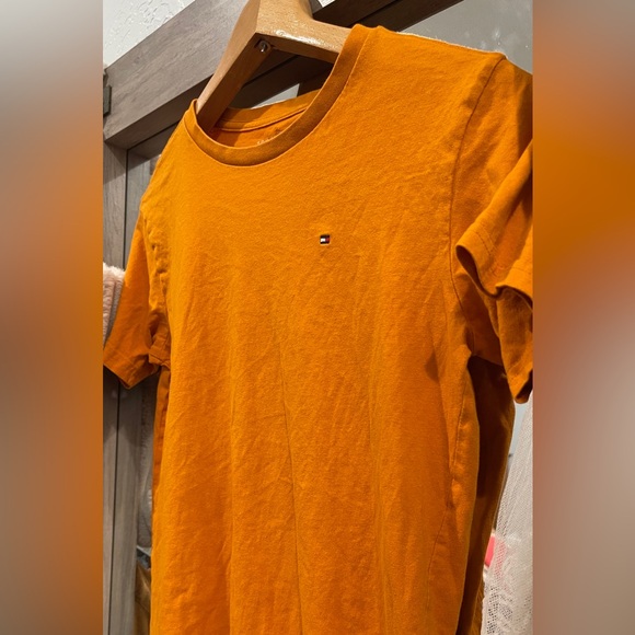 Tommy Hilfiger Men’s Orange Short Sleeve Tee Size M - Picture 2 of 5